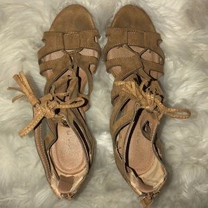 Tahari tan block heels